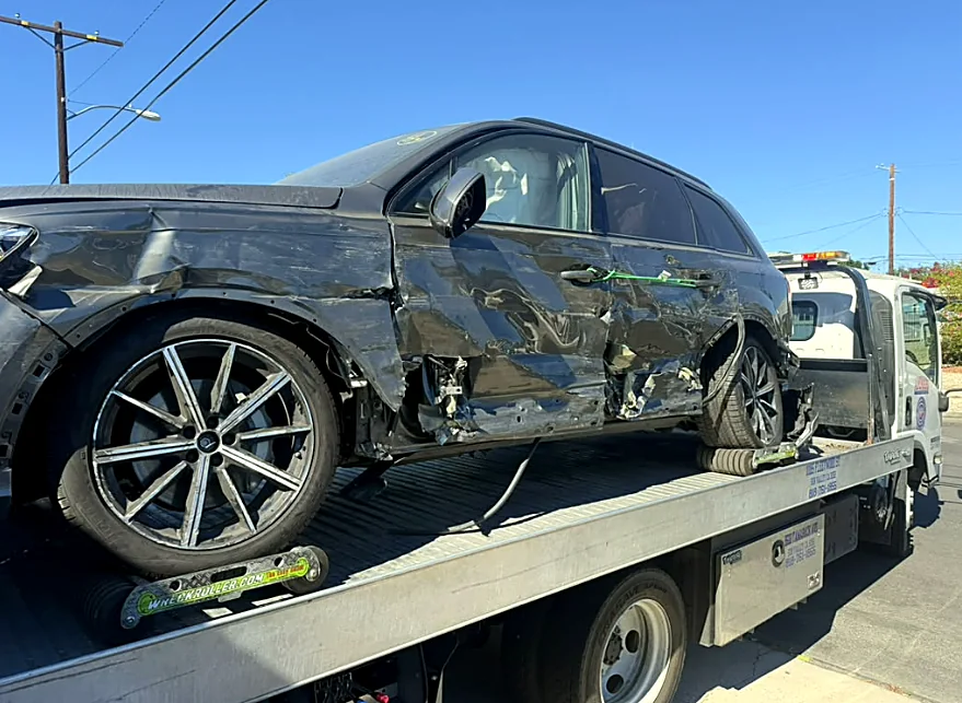 Accident recovery: Damaged vehicle towed off the scene safely